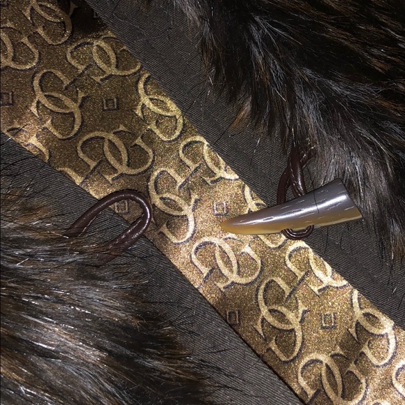 Guess faux Fur Vest - Picture 3 of 5